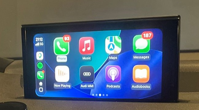 Apple CarPlay home screen running on Audi Q7 2017 — Phone, Music, Maps, Messages