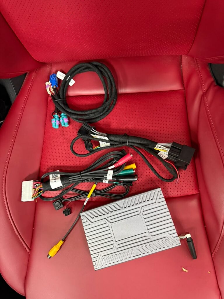 Vehicle-specific CarPlay interface module and wiring harness for 2025 Changan CS35 Plus