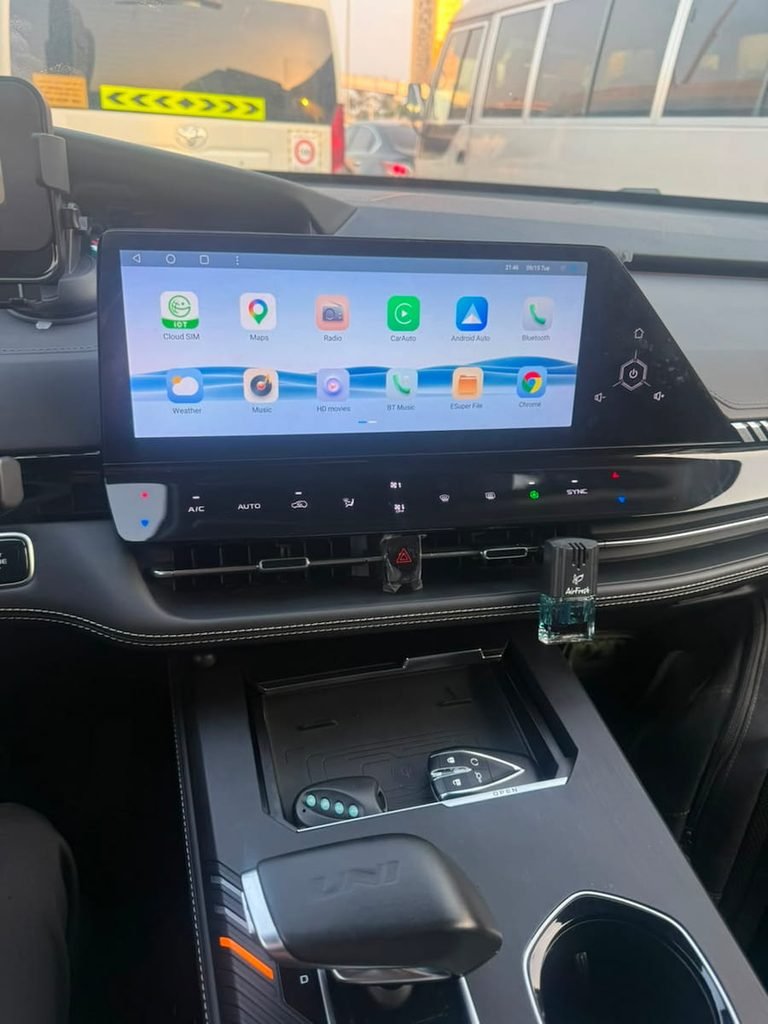 Changan UNI-K Android home screen in English with Cloud SIM, Android Auto and Chrome apps