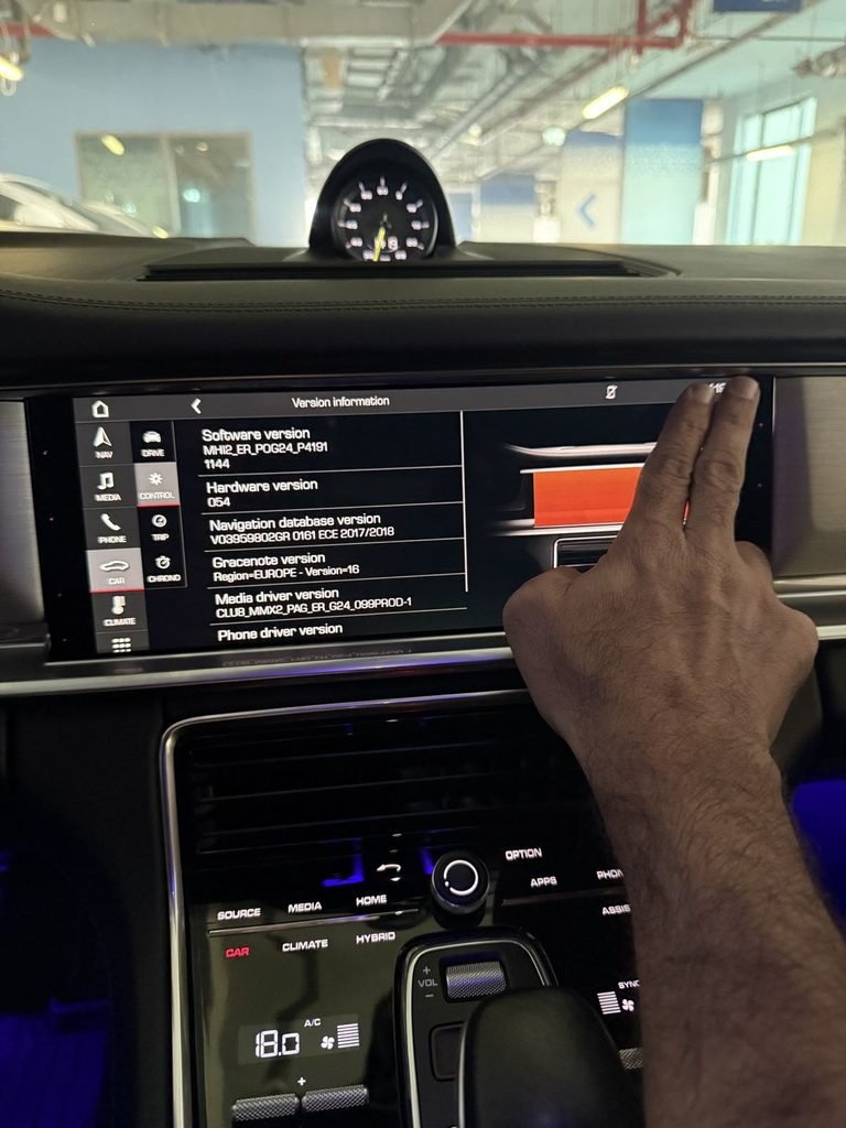 Porsche Panamera PCM 4.0 version information showing ECE 2017/2018 Europe navigation map before GCC conversion