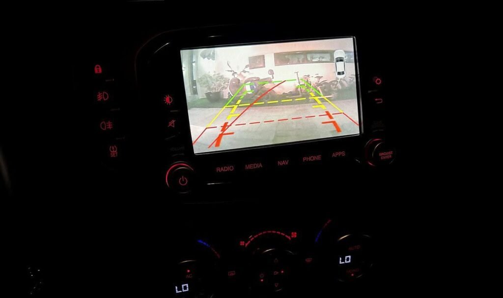 Alfa Romeo Giulietta reverse camera with dynamic parking guidelines on the original Uconnect screen